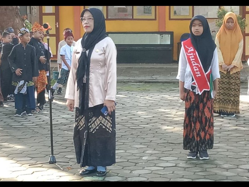 Kegiatan Upacara Memperingati Hari Kartini
