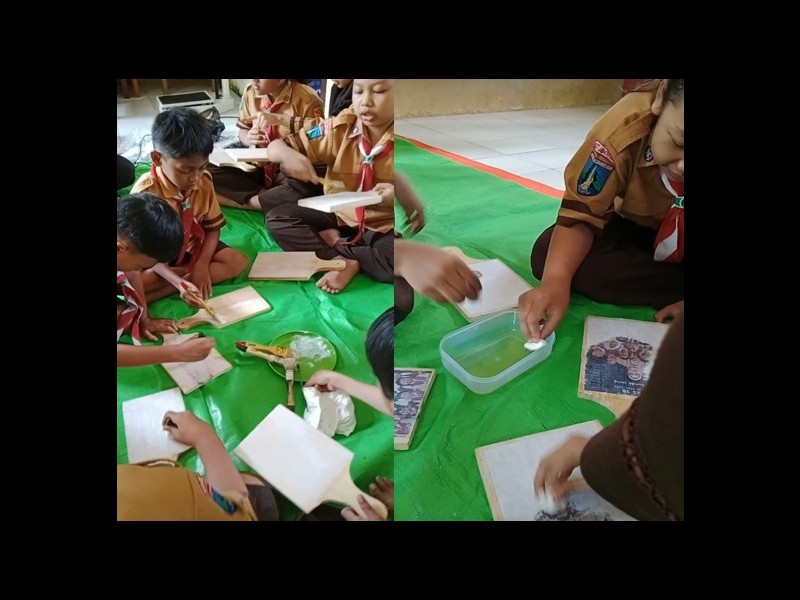 Kegiatan Membuat Seni Grafis Bersama Kelas 3
