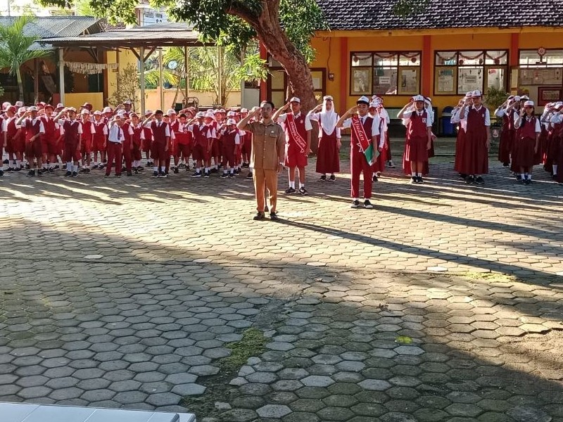 Kegiatan Upacara Rutin Setiap hari Senin