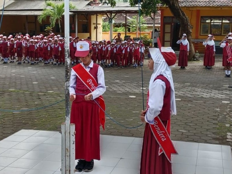 Upacara rutin setiap hari senin