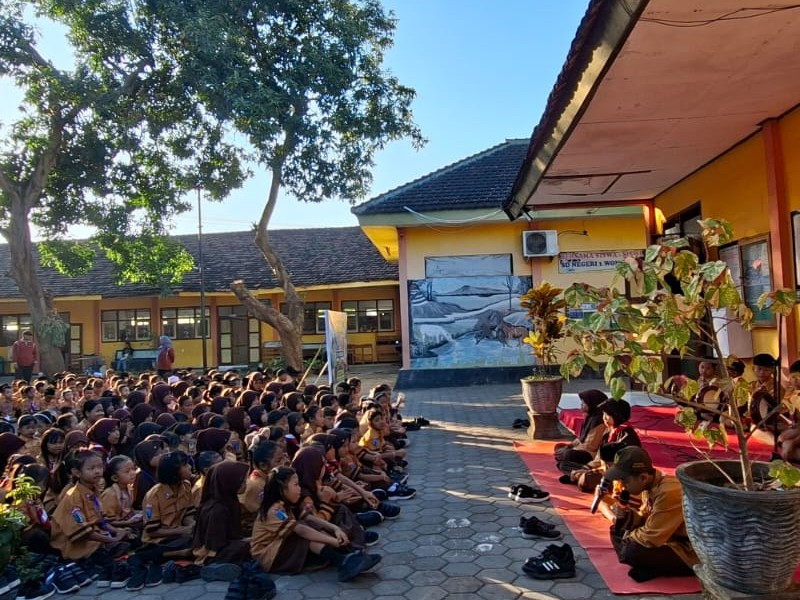 kegiatan jumat pagi murid yang beragama muslim melaksanakan sholawat dan juga hadrah
